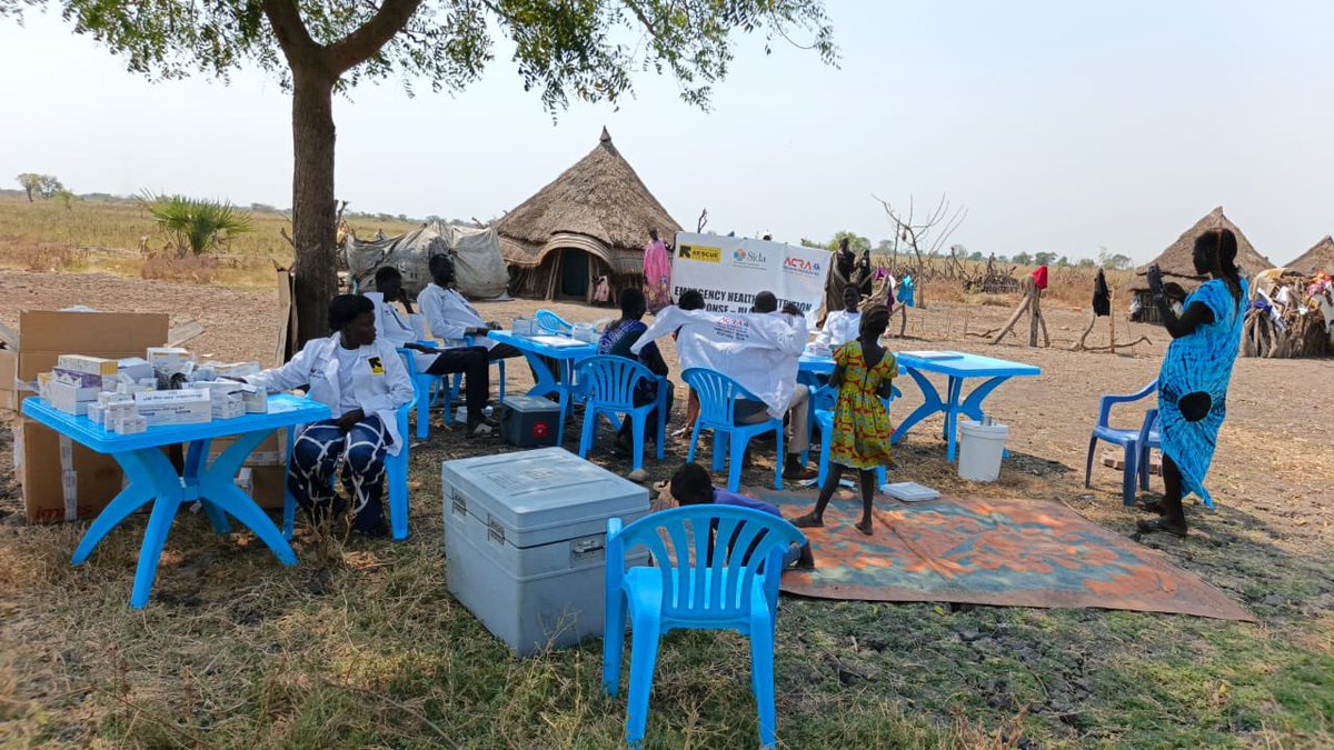 ACRA_SouthSudan's tweet photo. 📍 ULANG COUNTY

Yesterday, the dedicated ACRA Health and Nutrition team rolled out essential health services and vaccination support in Chok, Nyengore Payam! 

Bringing healthcare closer to communities, especially in areas that need it most, is a priority for ACRA. The team worked tirelessly to ensure people in Chok access vital health services and vaccinations, protecting them from preventable diseases and promoting overall well-being. 👏

A big thank you to @RESCUEorg #SouthSudan for the funding and support and to our amazing Health and Nutrition team for their commitment to improving health outcomes in the communities we serve! 🙏