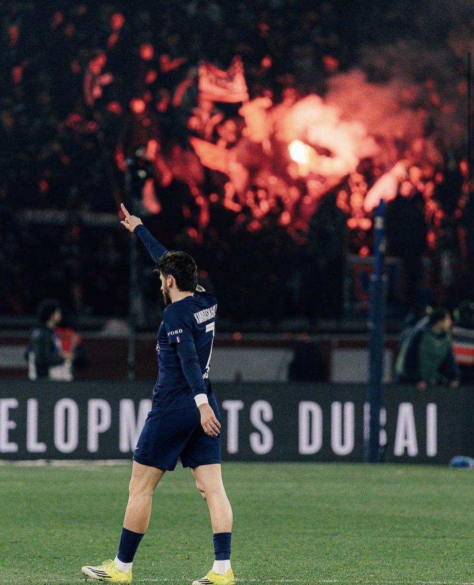 panams75's tweet image. J’ai compris qu’on avait une chance de faire quelque chose de fou le jour où on l’a signé…

Joyeux anniversaire, Khvicha 🇬🇪