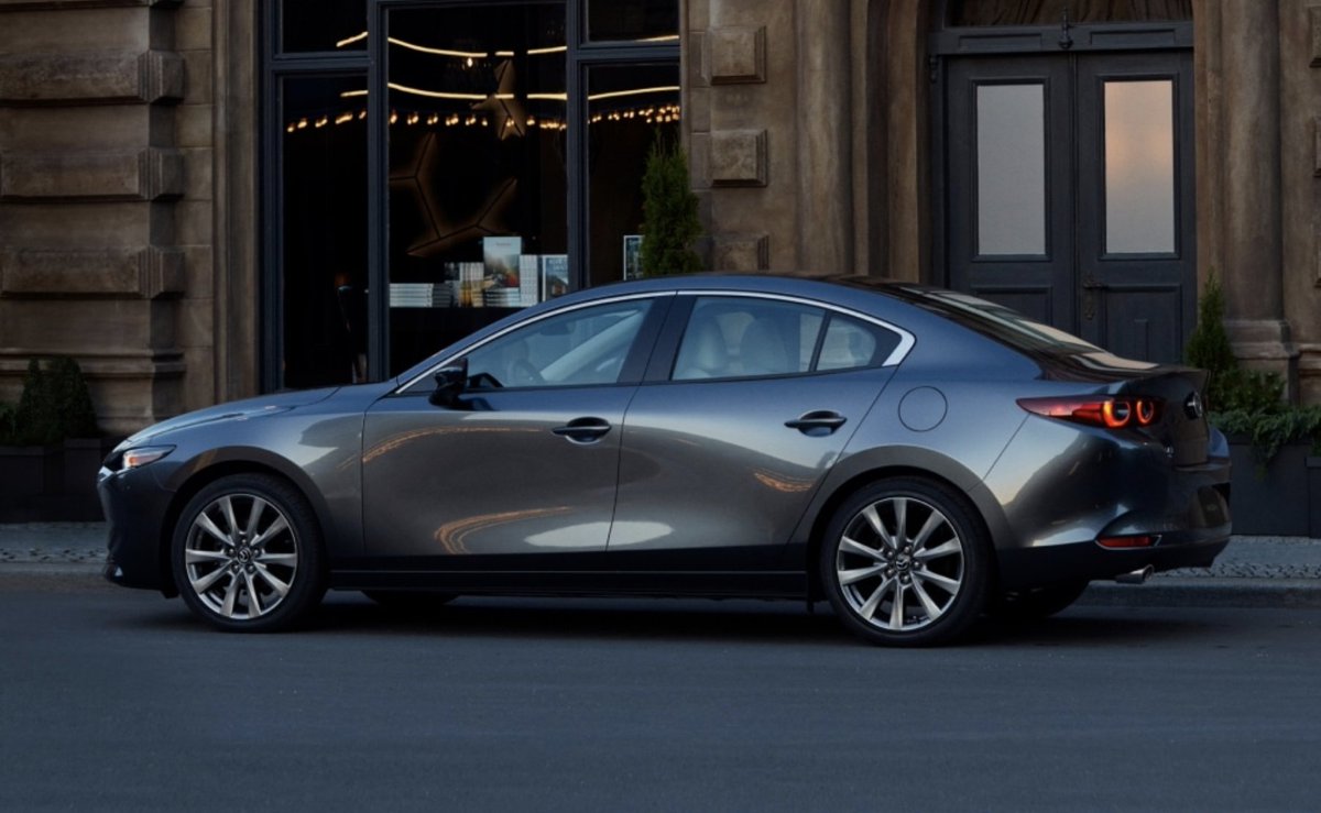 Need a co-pilot for your commutes?
The 2026 MAZDA3 Sedan 2.5 S Select Sport comes with Alexa Built-in, so you can stream, control, and navigate with just your voice. 🚗🎵✨
bit.ly/4qeS7q1
.
.
.
#mazdaoflodi #mazda #lodiNJ #nj #mazdaUSA #newcar #carbuying #mazda3 #sedan