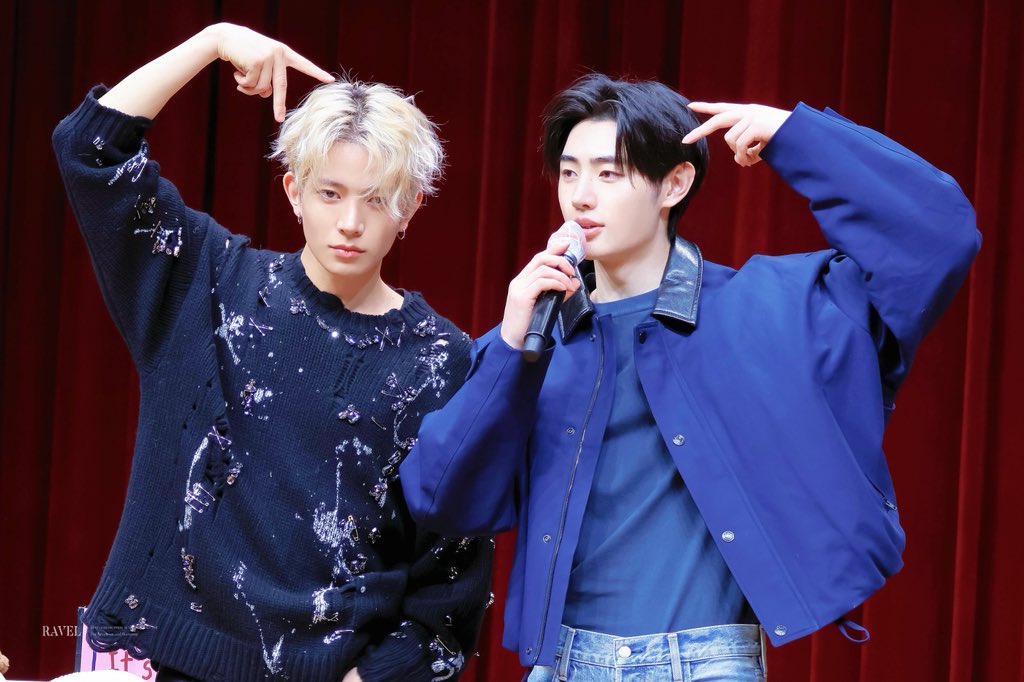 260212
말랑말랑고양이~~

#ENHYPEN #엔하이픈 #밀당즈 
#희승 #HEESEUNG
#성훈 #SUNGHOON