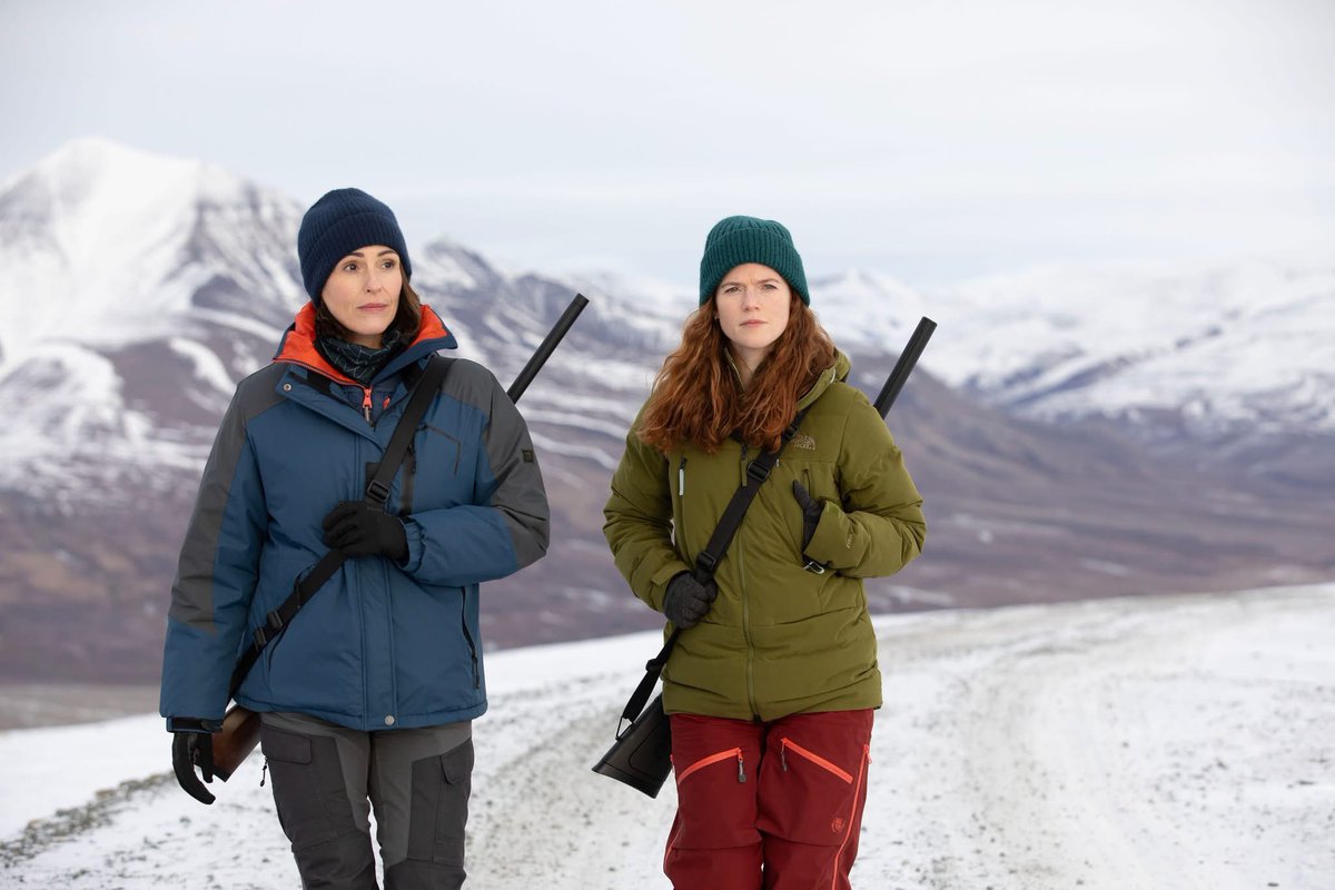 lovingseries's tweet image. Primeras fotos promocionales de Suranne Jones y Rose Leslie como protagonistas de la tercera temporada de #Vigil. Su nuevo caso las llevará a investigar el asesinato de un agente británico en una remota estación del Ártico.