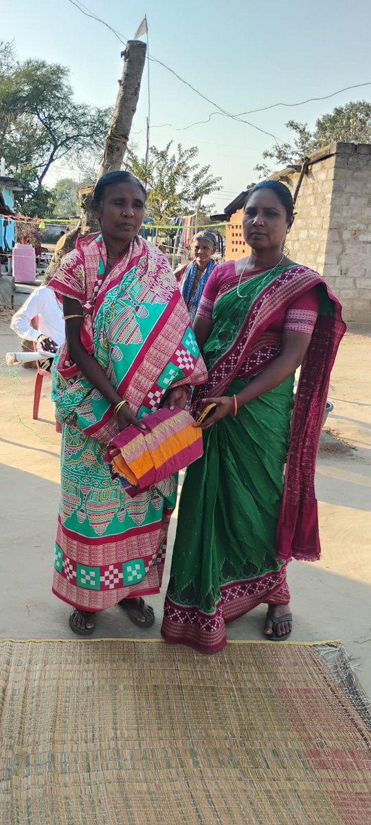 KalahandiNvs's tweet image. ରାୟଗଡ଼ା ଜିଲ୍ଲା ବିଷମକଟକରେ ହେବାକୁଥିବା ‘ଗ୍ରାମୀଣ ଚର୍ଚ୍ଚା’ ନିମନ୍ତେ ନାଗରିକ ବିକାଶ ସଂଗଠନ ପକ୍ଷରୁ କଳାହାଣ୍ଡି ଜିଲ୍ଲା କେସିଙ୍ଗାର ଗାଁ ଗାଁରେ ବ୍ୟାପକ ପ୍ରସ୍ତୁତି ଓ ଜନସମ୍ପର୍କ ଜାରି ରହିଛି। ସଫଳ ଆୟୋଜନ ପାଇଁ ଗ୍ରାମବାସୀ ଶାଢ଼ୀ ଚାଉଳ ଓ ପନିପରିବା ପ୍ରଦାନ କରି ସହଯୋଗ କରୁଛନ୍ତି। @Atmashakti3 #GrameenCharcha 
#Rayagada