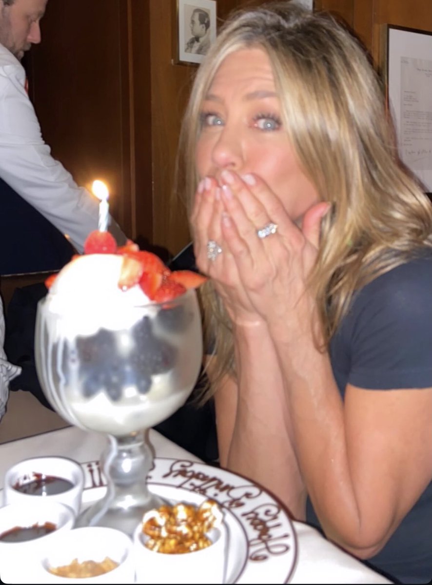 CarolAniston tweet media