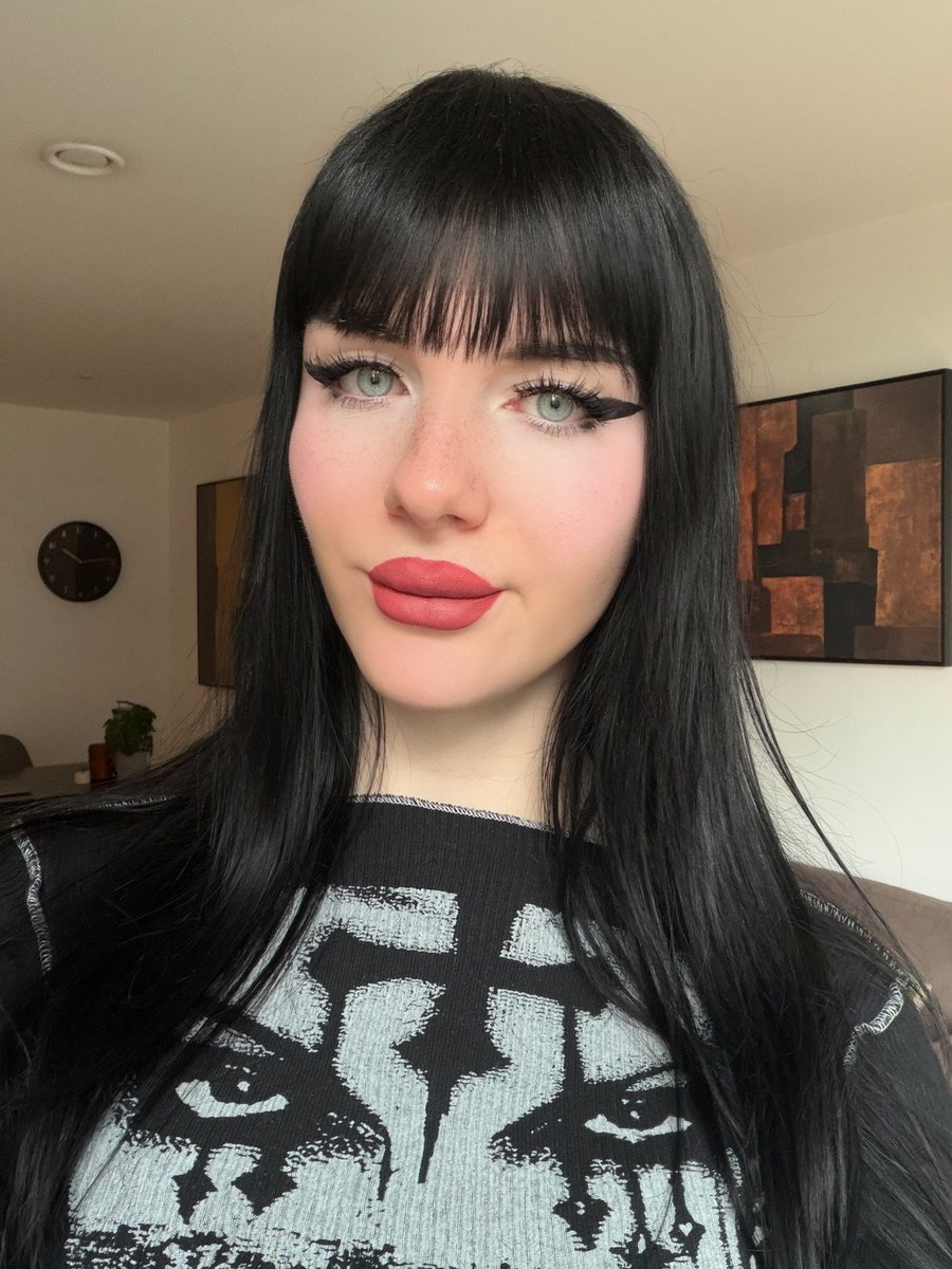 Winter 🖤 tweet media