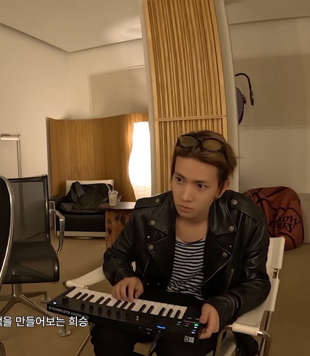 _desireyaoi_'s tweet image. Hee-producer