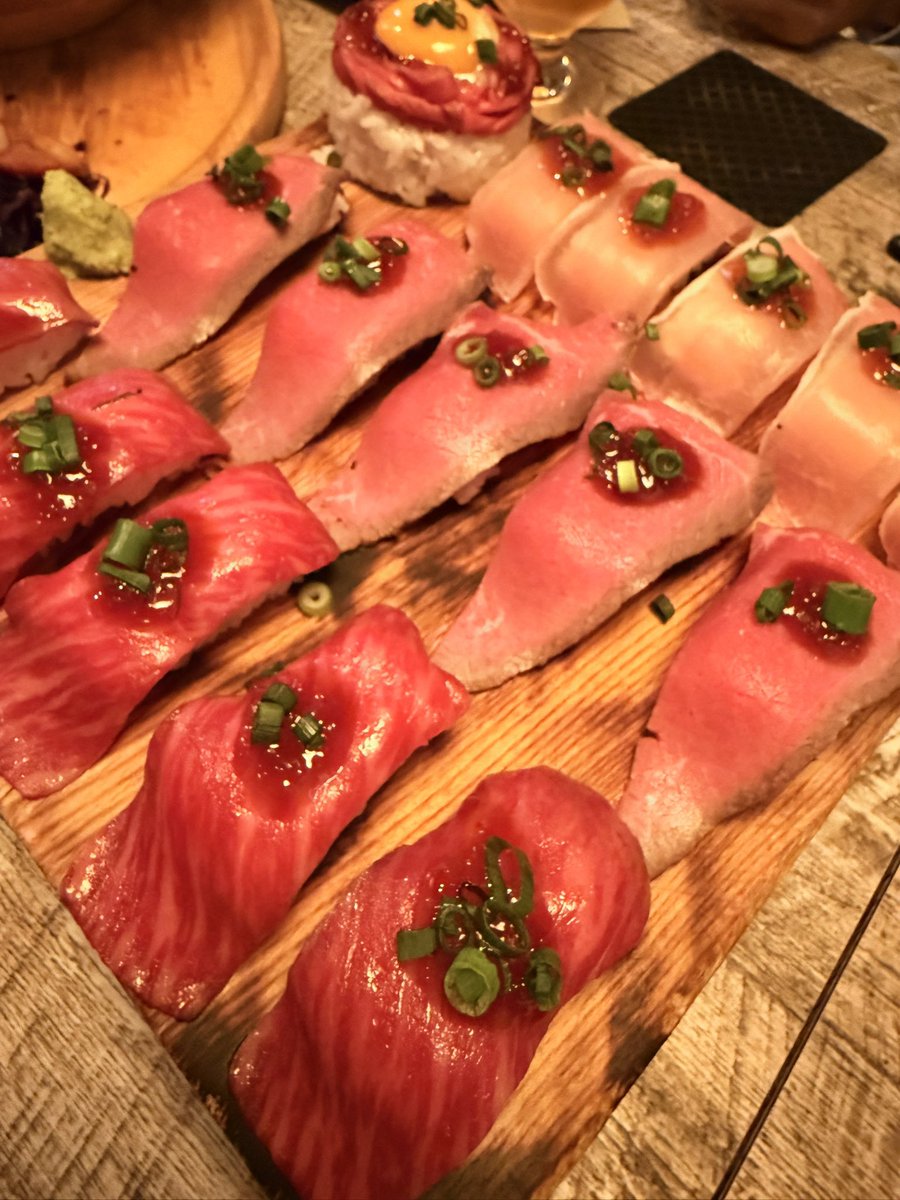 お肉たべたいっ💃🏻 お肉たべたいっ🕺🏻 お肉肉肉肉ぉ肉たべたいっ😋