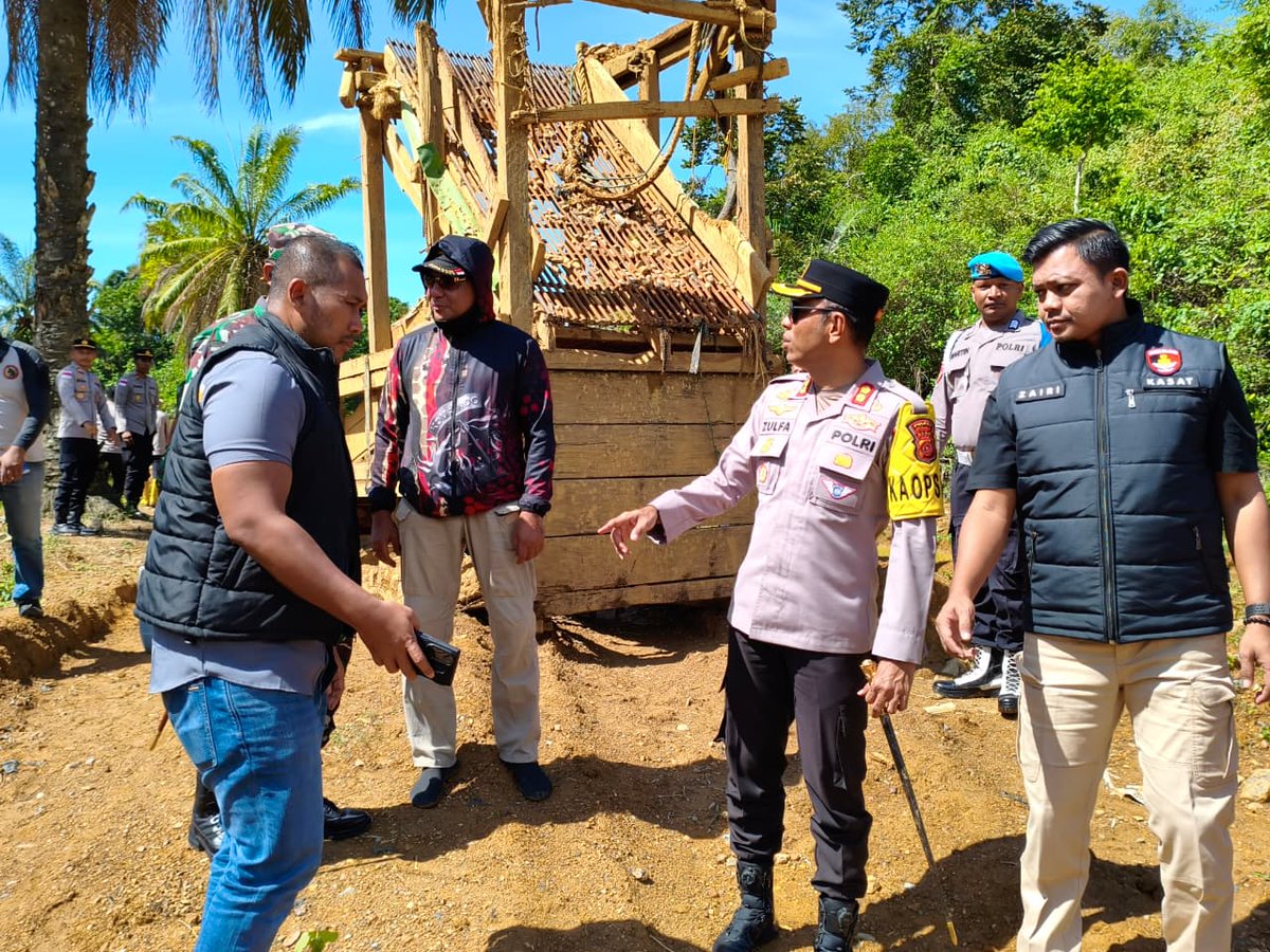 Operasi besar-besaran ini dipimpin langsung oleh Kapolres Aceh Jaya AKBP Zulfa Renaldo dan Dandim Letkol Czi Aris Widiad Moko. Petugas menyisir wilayah pegunungan yang selama ini menjadi titik panas aktivitas tambang ilegal yang merusak lingkungan.

infoaceh.net/2026/02/12/upd…