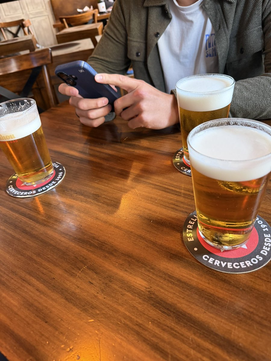 ChetAndrews1983's tweet photo. Got stuck in the elevator 20 minutes ago. Straight to the bar for some therapy https://t.co/zapRBrQmVU