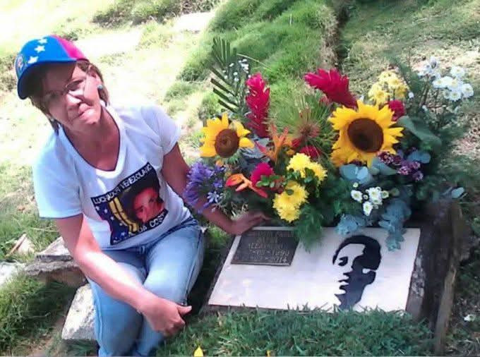 #12Feb Tal día como hoy en el año 2014, es asesinado a manos del régimen #SEBIN y por ejercer el derecho a la manifestación, el joven Bassil Dacosta. Dios de descanso a su alma y a su madre Jeneth Frías mucha fortaleza.