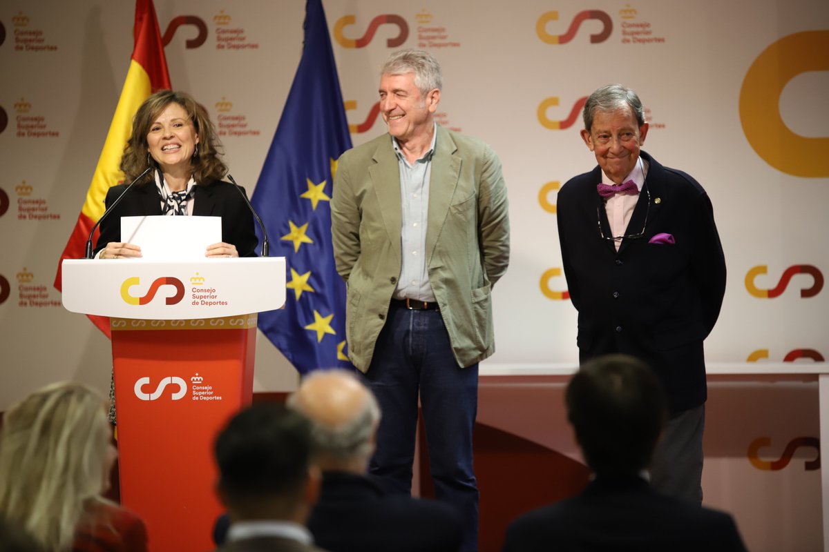 deportegob's tweet photo. 🎓 El CSD ha acogido hoy la entrega de diplomas del Curso de Experto en Mediación Deportiva del @iemedep.

🗣️ El acto ha contado con la participación de Vicente del Bosque, Fernando Romay y Gema Hassen-Bey, y con el cierre del director general de Deportes, Fernando Molinero. https://t.co/v5qKKQf6G3