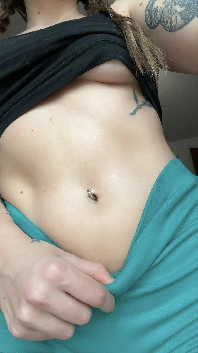 i got so hot and sweaty during my workout today. sweat dripping down my abs, socks soaked, sneakers ruined. did i trigger you? 

i love how easy it is to make you thirsty