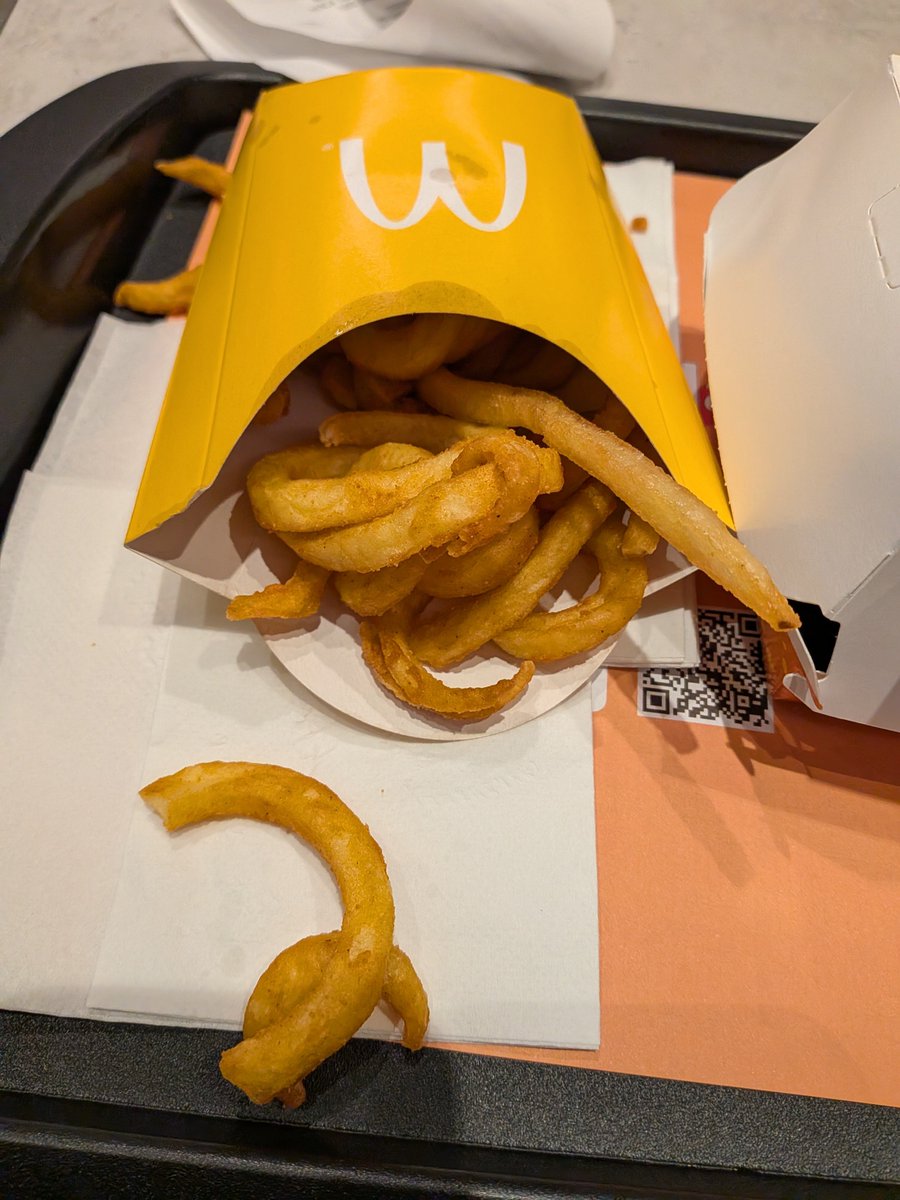 PixelFrenz's tweet photo. Curly fry at maccas wtf https://t.co/UeVTfZSs6h