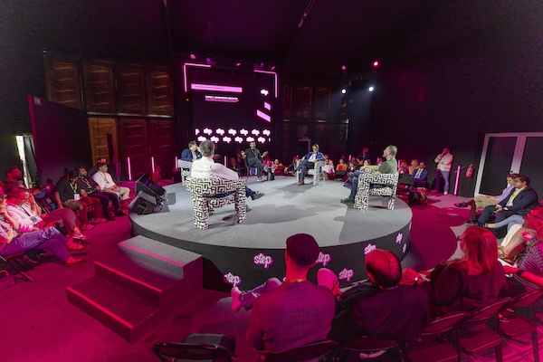 Roamless tweet media