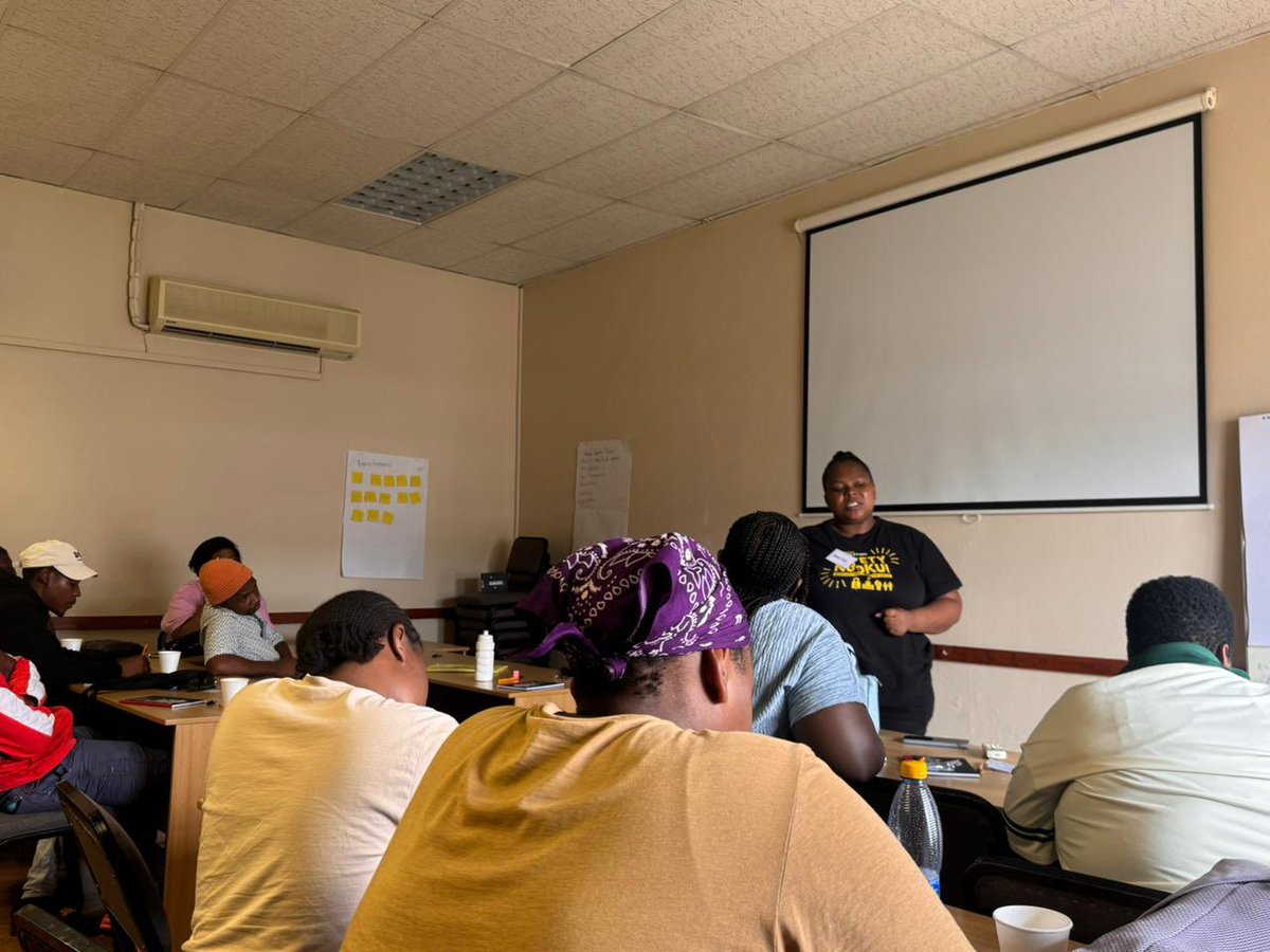 equal_education's tweet photo. [FacilitatorTraining ] 📚💡 Day 1 of our Eastern Cape Facilitator Training is underway! 💻 Comrades are diving into learning &amp; growth, and we’re hyped for the impact they'll make! By the end, they'll be equipped to make a real difference in their communities! ✊🏾💛🖤 #EEhumans https://t.co/IHYRVkSIdp