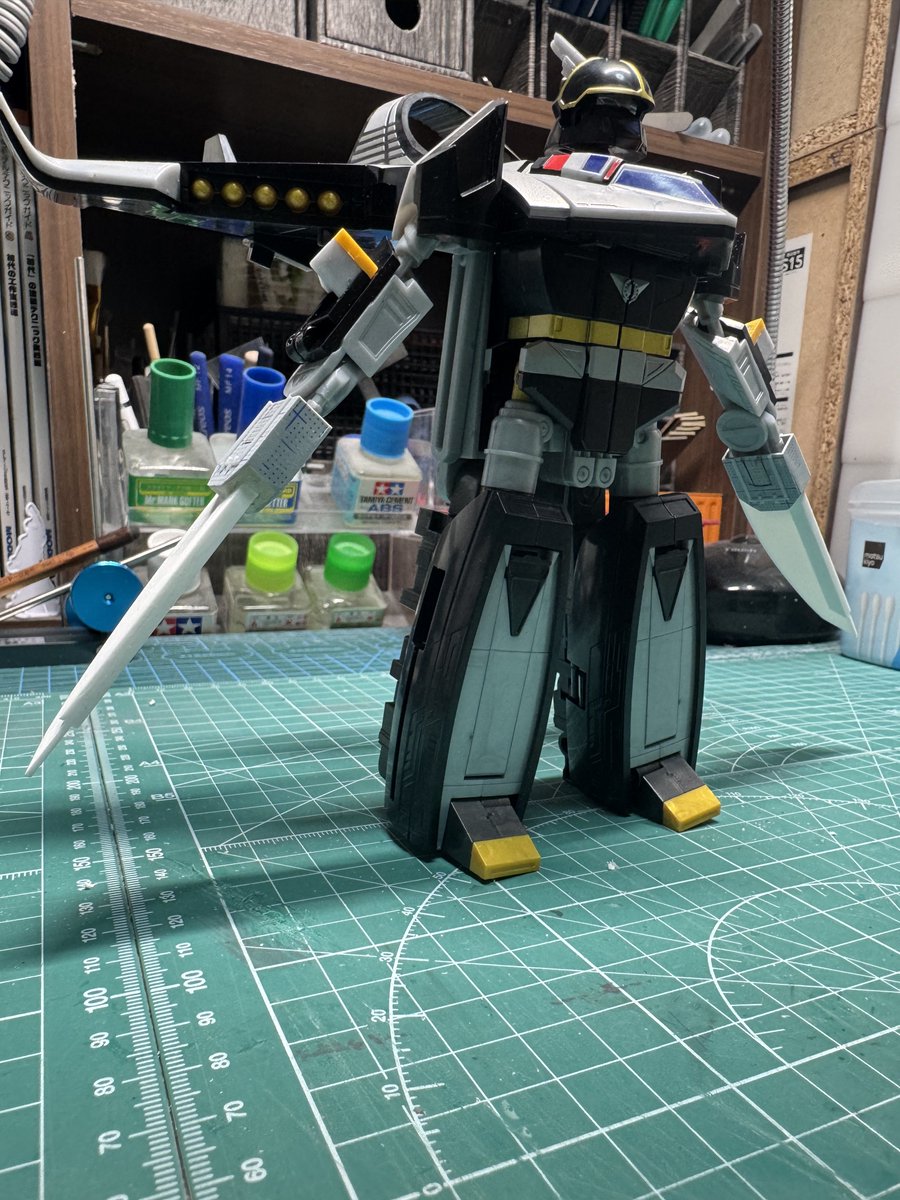 purarabbit's tweet photo. SMPタイムシャドウ
付属のシャドウセイバーが小さいので自作。
とりあえず手にちゃんと装着できたし、塗装すればだいぶ良い感じでは？
#SMP
#タイムレンジャー https://t.co/9XKKT7LcBq