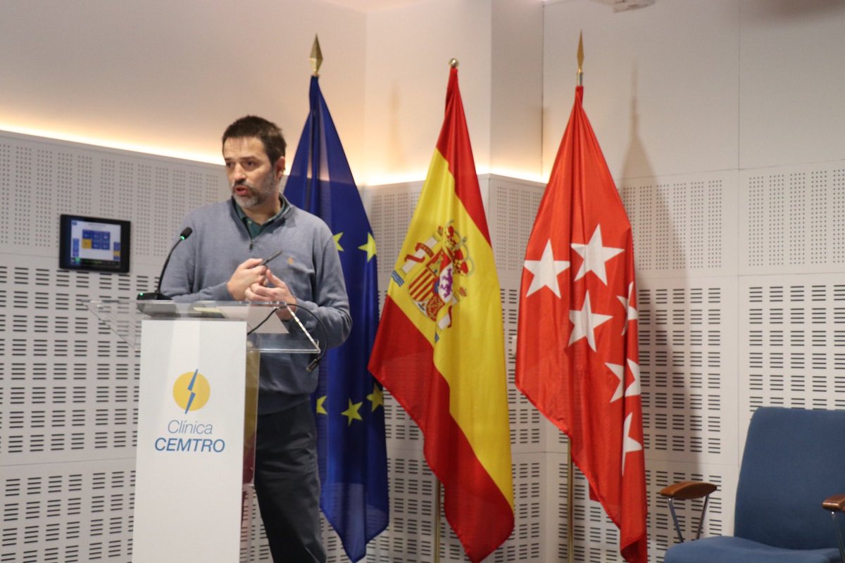 ClinicaCEMTRO's tweet photo. En nuestra sesión clínica de hoy se abordaron casos complejos sobre la enfermedad de Blount en Camerún con COEM 🌍, debate sobre aparato extensor vs clavo de artrodesis y la importancia de la planificación individualizada en patología de rodilla.
#COEM #salud #traumatología https://t.co/exFCThUTIJ