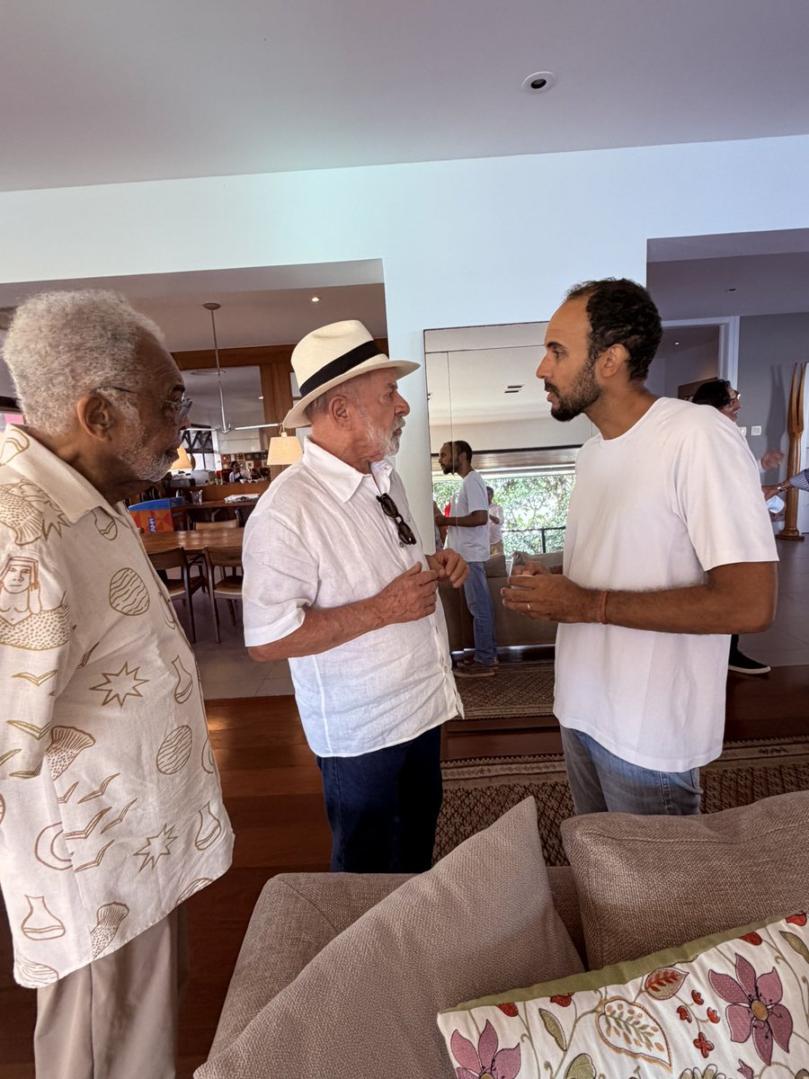 gilbertogil's tweet photo. “Tomar pé
Na maré desse verão
Esperar
Pelo entardecer”

Momentos na Bahia antes do Carnaval tomar conta!

#EquipeGil https://t.co/aaEVl9dQfJ