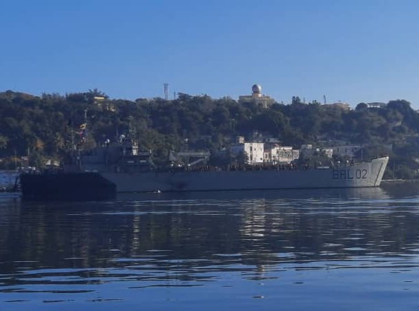 👉Ahora llega al puerto de #LaHabana buques de la armada de #México con el primer envío de ayuda humanitaria del gobierno de <a href="/Claudiashein/">Claudia Sheinbaum Pardo</a> 
#CubaNoEstáSola #CubaEstaFirme