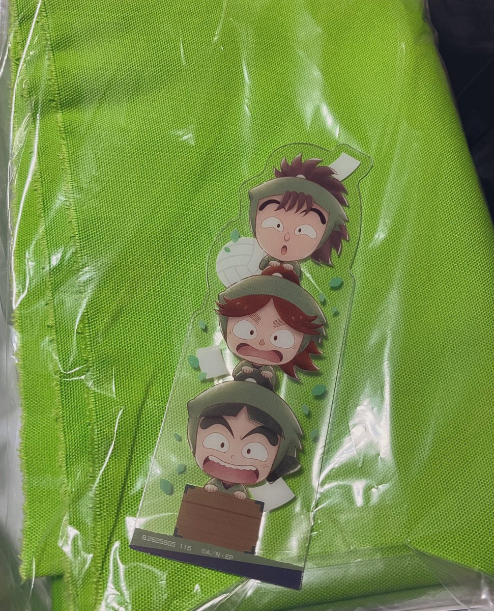 ポーチ用の生地が届いたよ～！！ちょっと明るすぎたかな…？？画像だと良い感じの色だったんだけどな😅

仙コミに向けて作業頑張る💪