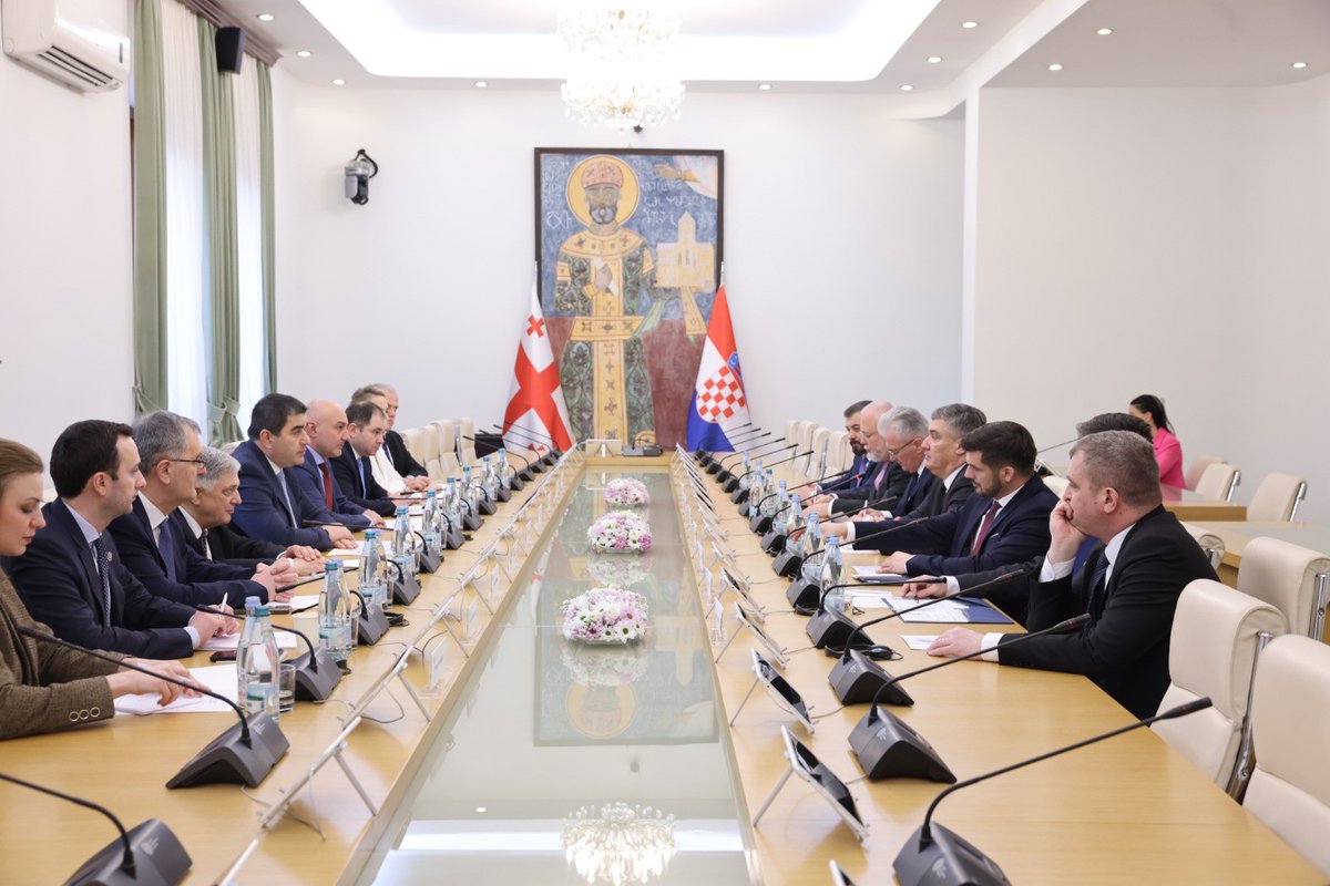Geoparliament's tweet photo. 🇬🇪🇭🇷 The Chairman of the Parliament of Georgia, H.E. @shpapuashvili  met with the President of the Republic of Croatia, Mr. Zoran Milanović. https://t.co/WiJJmpuPlD