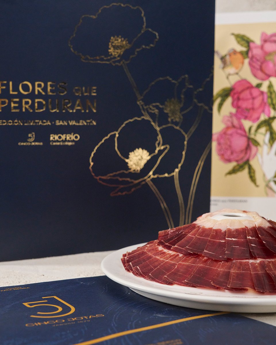 Qué mejor manera de decirle que tu amor será para siempre que con esta Edición Limitada de San Valentín, "Flores que perduran". Un detalle que no ser marchita, se saborea, se guarda y se recuerda.​
@anajarenillustration.