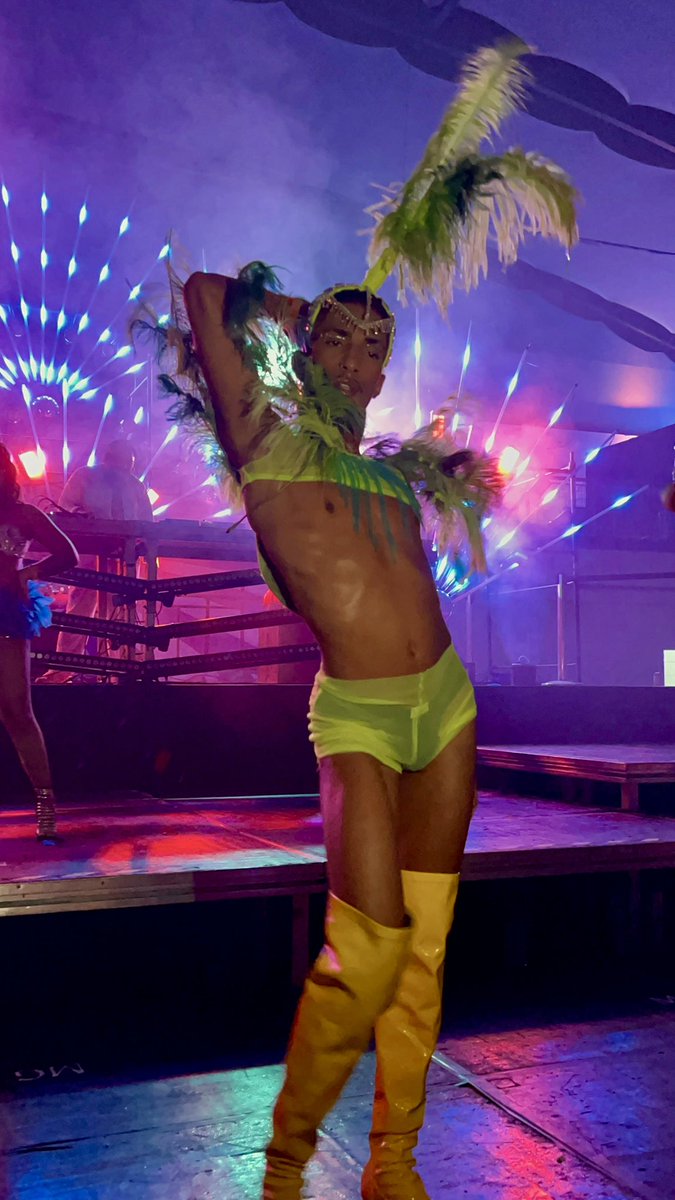 umWildcat's tweet photo. É carnaval no Brasil 🇧🇷 ✨ https://t.co/qZ4DZlaNhX