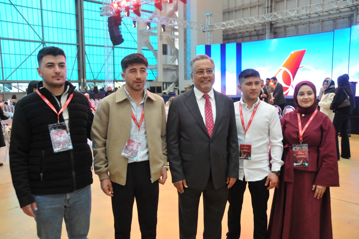 Türk Hava Yolları’nın (THY) 12 yıl önce başlattığı Iğdır uçuşlarının tanıtımında yer alan ve o dönem dünyanın en çok izlenen reklam filmi olan ‘Hayal Edince’nin oyuncuları, havayolu şirketinin misafiri oldu.