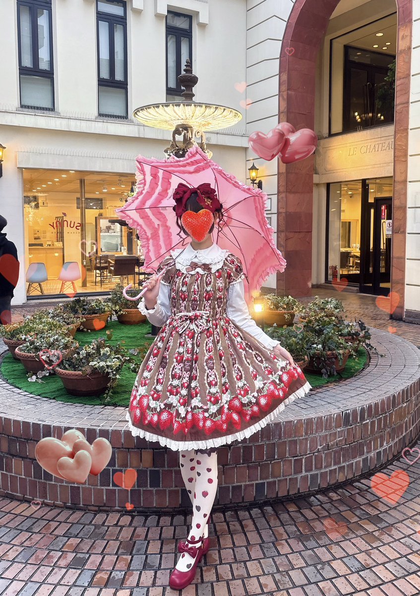 いちご柄でAngelic Prettyデビュー🍓
バレンタインコーデでバレンタインカフェに行ったよ☕*°