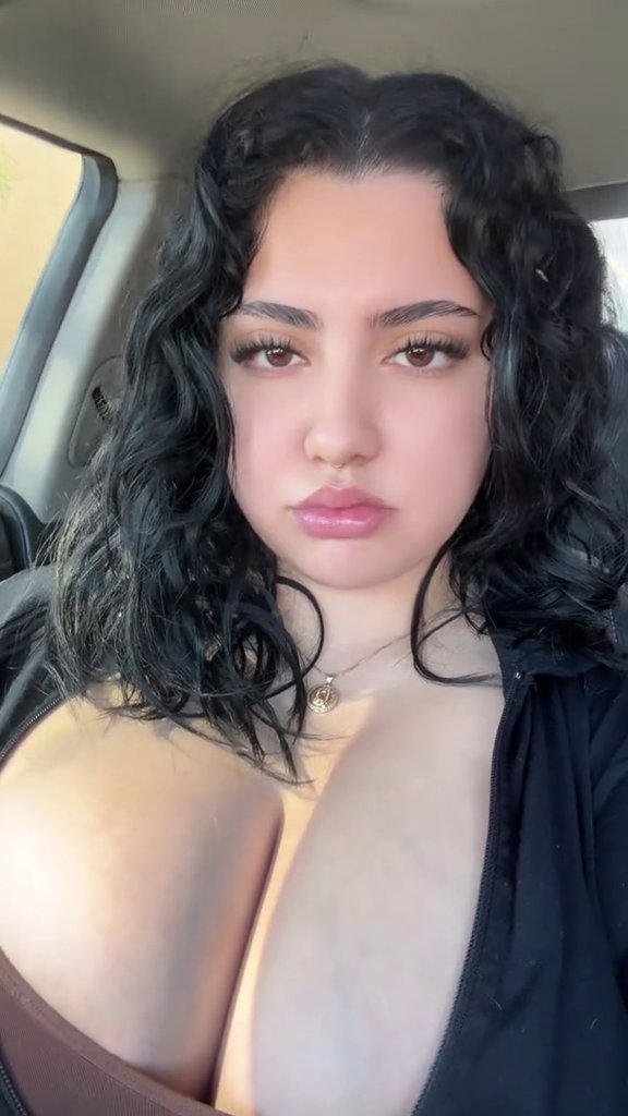 talk2bri's tweet photo. out in the sun🌞 #pretty #nsfwtwt #wankchat #cute https://t.co/fhNNGQv8U5