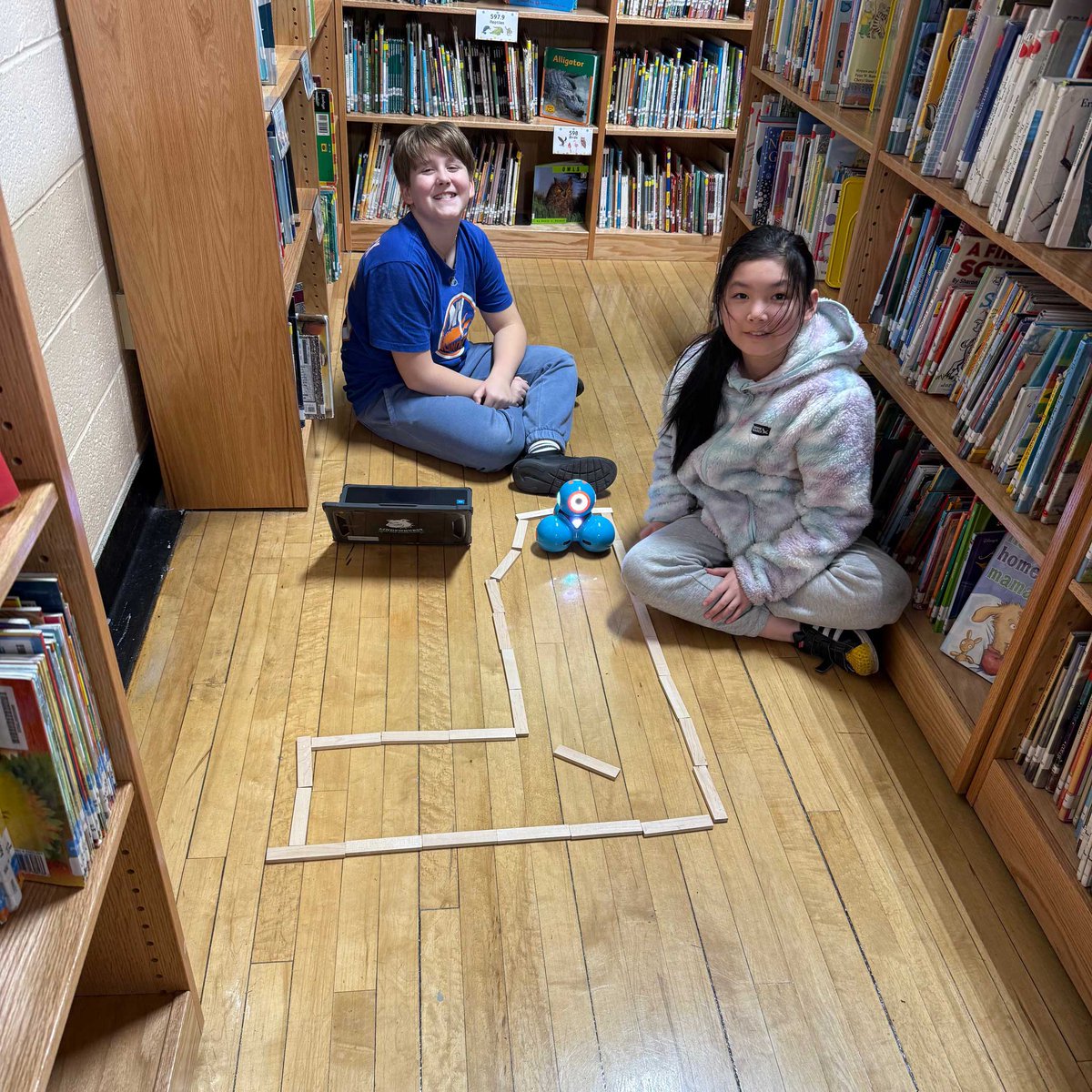 LUFSD_Libraries's tweet image. From engineering to coding! Ms. Zimmermann’s 5th graders used Library Flex Period with Mrs. Knoth to build KEVA plank mazes and program Dash robots to navigate them. High-level STEAM thinking in action!  @LindenhurstUFSD  #LUFSD