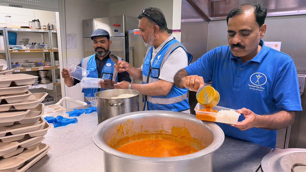 Across the world, our volunteers are helping us to cook and distribute hot #meals for vulnerable and #homeless people