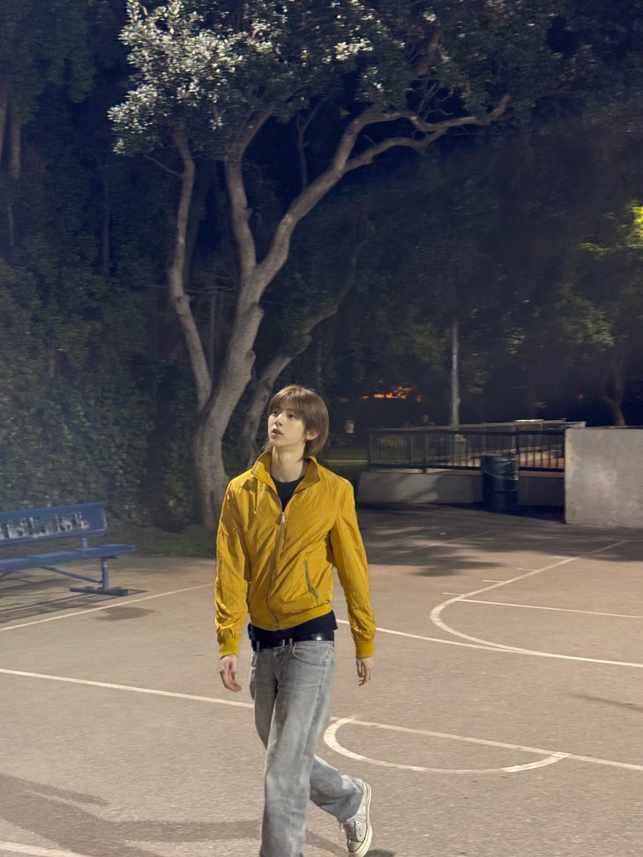 팔척강아디에 얼굴 주먹만 하고 목 완전 굵.길 테스토스테론 느껴지고……..