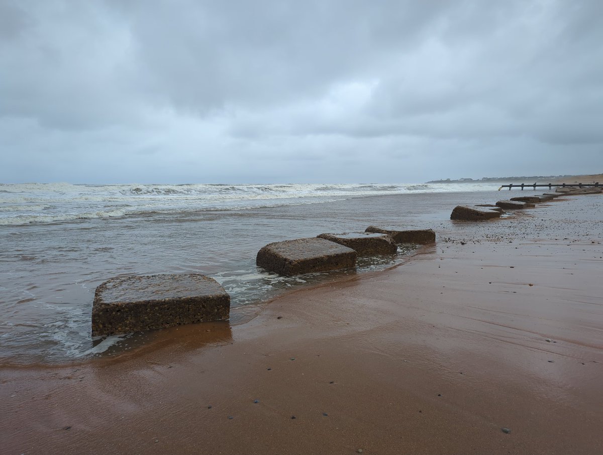 moley75's tweet photo. Second world war defences on the beach mainly #tanktraps #seatonsluice #blyth https://t.co/TAedDQ1JBm