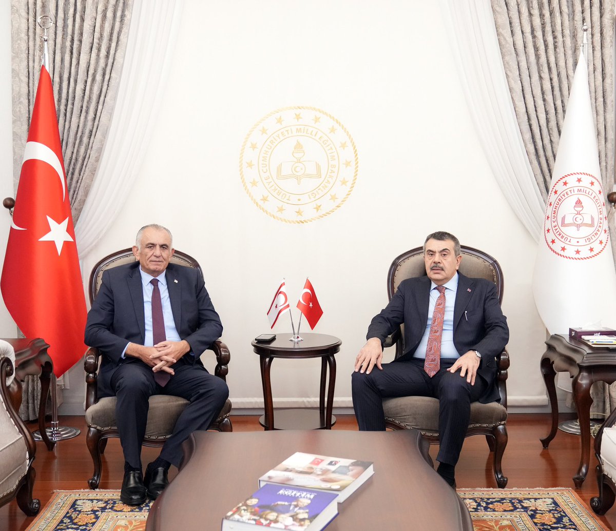 Millî Eğitim Bakanı <a href="/Yusuf__Tekin/">Yusuf Tekin</a>, Kuzey Kıbrıs Türk Cumhuriyeti Millî Eğitim Bakanı Nazım Çavuşoğlu ile Bir Araya Geldi

Bakan Tekin: Sahip olduğumuz güçlü tarihî bağlar, ortak kültürel mirasımız ve gönül birliğimizle Kuzey Kıbrıs Türk Cumhuriyeti ile eğitim alanındaki iş