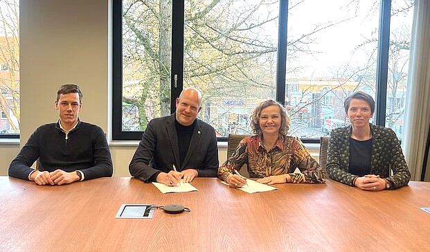 Aan de Gelreweg in Ermelo komen 32 nieuwe sociale huurwoningen. De bestaande tien verouderde woningen worden gesloopt en vervangen door duurzame nieuwbouw. 

ermelovannu.nl/actueel/13741-…

#Ermelo <a href="/GemeenteErmelo/">Gemeente Ermelo</a> <a href="/uwoon_/">Uwoon</a>