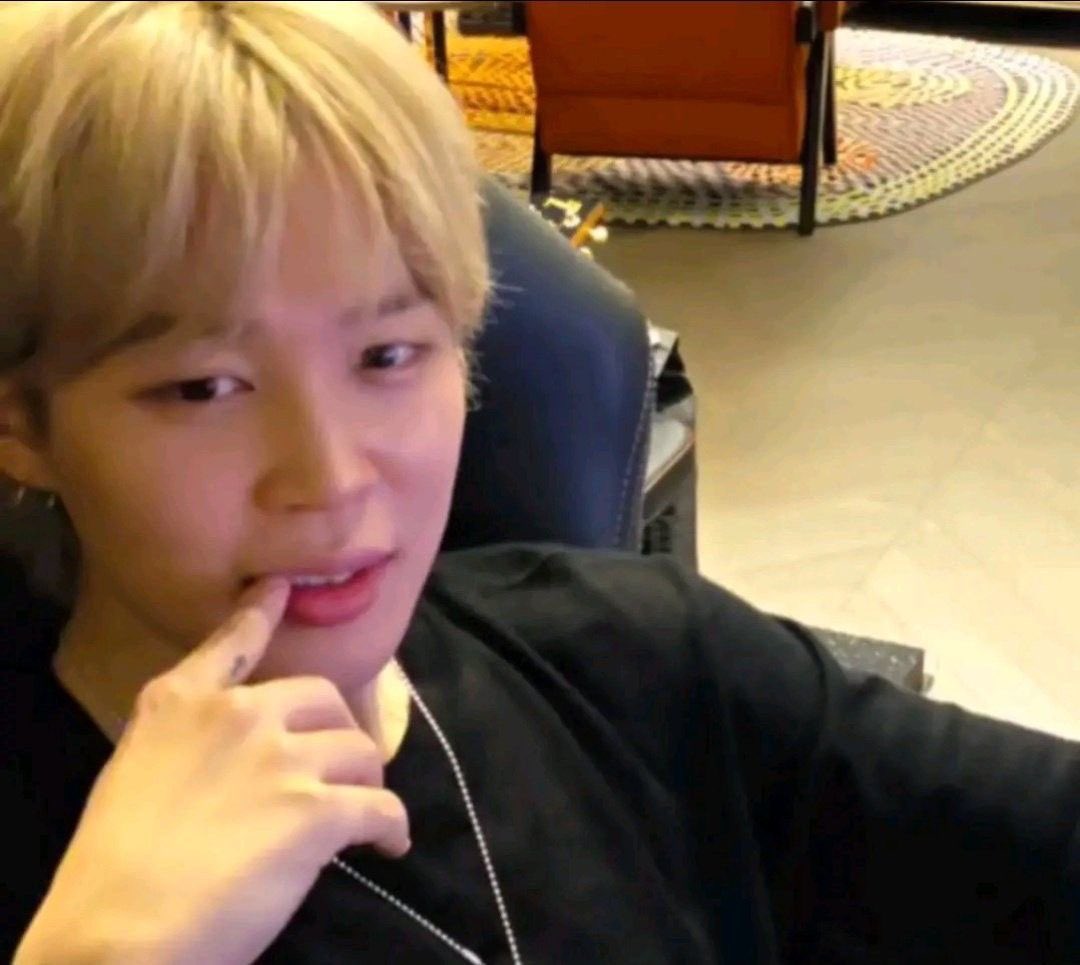 imagine being worshipped by your bf so bad he tattoos your initials on his ring finger and treats fading like a personal attack