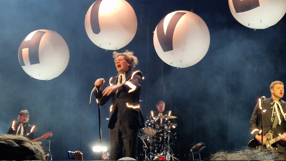 ALMA_DaNgErOuS's tweet photo. Tack för ännu en underbar konsert i México city @thehives !!! 🤗🇲🇽🇸🇪🖤 Ses igen på lördag 🤭🫶🏼 

@saralmqvist

#thehives #thehivesforeverforeverthehives https://t.co/UTipvSVYIM