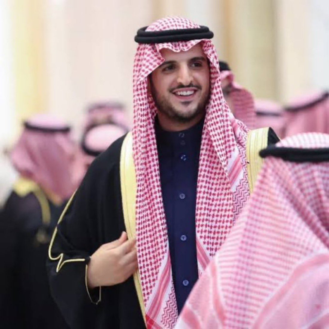 نبارك لصاحب السمو الملكي الأمير فواز بن سلطان بن عبدالعزيز آل سعود الثقة الملكية بتعيينه محافظًا لمحافظة للطائف. 

#اوامر_ملكية
#أمر_ملكي