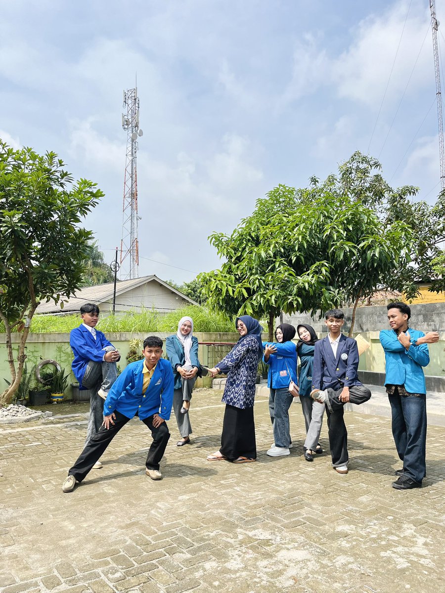 hari ini banyak ketemu anak2 yg keren tbtb udh pada kuliah 🐣