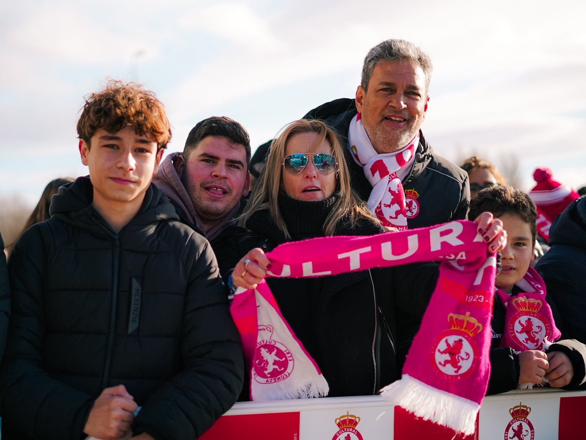¡El sábado, jugamos todos! 🏟️🦁

🚍 Ven al recibimiento del equipo
🕟 ¡Nos vemos a las 16:30 horas!
🧣 Trae tu bufanda o bandera 

¡JUNTOS EN ESTE OBJETIVO! 👊🏽

#AúpaCultu | #CulturalRealZaragoza
