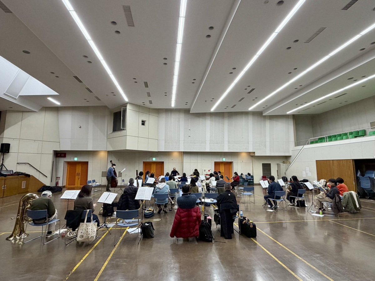 neunte2002's tweet photo. 先日は金子先生による今期初合奏でした！

謝肉祭はゆっくりなテンポから
徐々にテンポアップして丁寧に見てくださいました
ヴァイオリンの難しい箇所で
「わぁぁぁぁ」(難しい〜)と声が聞こえて笑いが🤣
いつも楽しく弾いています🎻

ドイツレクイエムも合唱がない中最後まで見ていただきました https://t.co/Pxn0uroqmb
