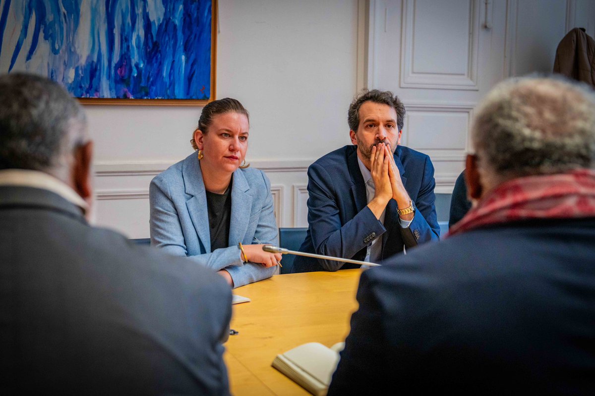 Avec la présidente Panot, nous avons rencontré ce matin Emmanuel Tjibaou, Robert Xowie, Christian Tein et l'ensemble du bureau politique du FLNKS pour échanger sur l’avenir de la Kanaky-Nouvelle-Calédonie et sur le débat parlementaire à venir autour du projet de loi