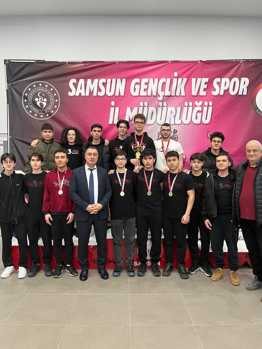 azizatikfen's tweet photo. 🥇🥇🥇Öğrencilerimiz Samsun Gençler Satranç şampiyonasında il birincisi oldular. Öğrencilerimiz tebrik eder, başarılarının devamını dileriz. https://t.co/N0U3aqDeF3