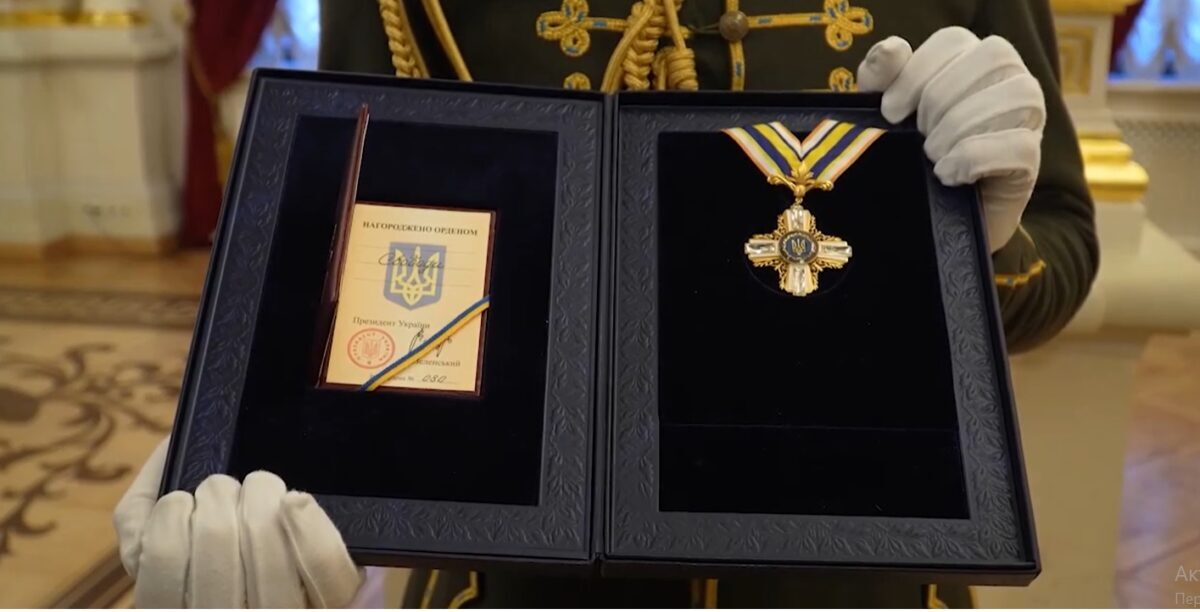 viktorikolibri's tweet image. 🇺🇦 President Zelensky awarded skeleton racer Geraskevich with the Order of Freedom