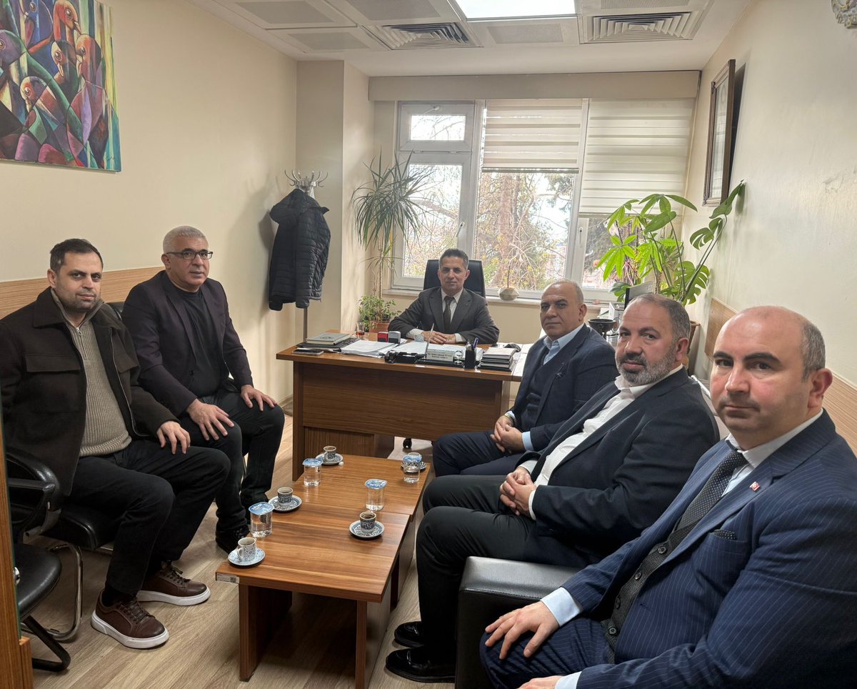 Genel Başkanımız Sayın Hasan Göksu ve Yönetim Kurulu Üyelerimiz, değerli hemşehrimiz Sağlık Bilimleri Üniversitesi İstanbul Eğitim ve Araştırma Hastanesi Genel Cerrahi Öğretim Üyesi Prof. Dr. Aziz Arı ile Başhekim Yardımcısı Uzm. Dr. Abdurrahman Tünay’ı makamlarında ziyaret etti.