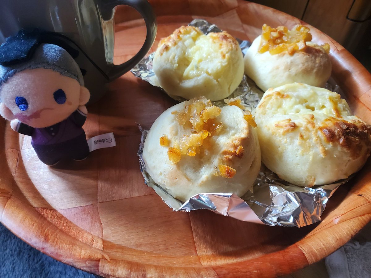 昼間ポストするの忘れてた💦

昼寝して元気になったので、冷蔵庫発酵しておいたパン生地焼いてお昼ごはん🤤

オレンジピールパンと、マヨチーズパン

オーブンがないのでトースターだけど、なかなか美味しくできて満足😊
焼き立てのパンが食べられるの幸せ…💖