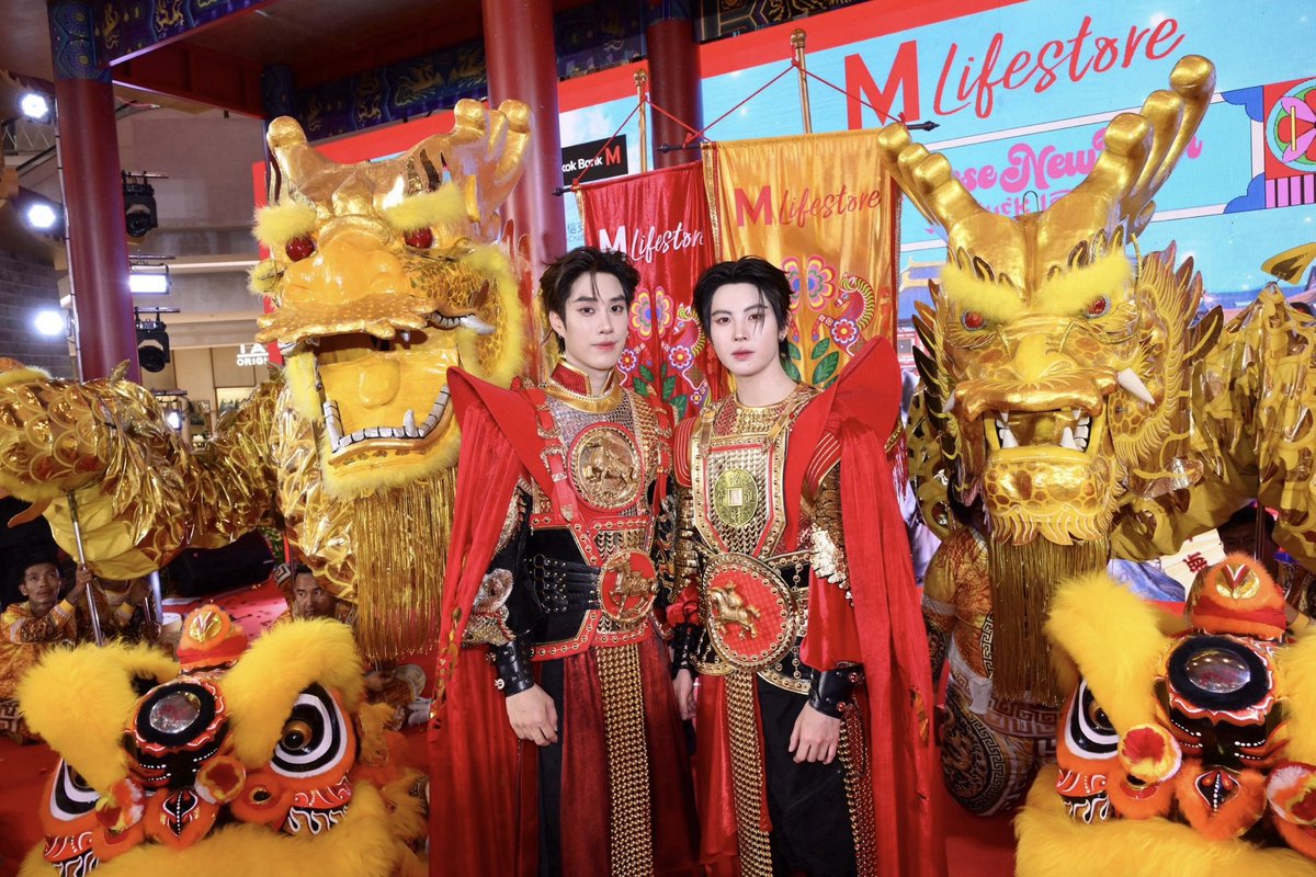 Hello98_th's tweet image. นานิ   หิรัญกฤษฎิ์  และเติ้ล–เฟิร์สวัน พร้อมด้วย #BNK48
เบิกฤกษ์ฉลองตรุษจีนปีม้าไฟสุดยิ่งใหญ่
งาน “JOY LUCK LOVE CHINESE NEW YEAR 2026”
🔗 facebook.com/share/p/1C6x2F…

#TheMallGroup #เทศกาลตรุษจีน #มะเมียทะยานไกลม้าไฟมหาเฮง #JoyLuckLoveChineseNewYear2026 #hirunkit_  #TleFirstone