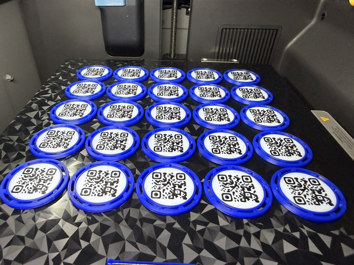 sat_chan_pe's tweet image. (音消してます)完成しました( ´ ▽ ` )ﾉ
回転には多少個体差ありますが ・・・ 
#JRRF2026 で交換とかしてもらえたら嬉しいです☺️

ちなみにとりあえずで5枚作ってその後25枚。poopは同じなんだぜ。MAX36枚いけそうだ٩( 'ω' )و
#P2S #BambuLab #3Dプリンター #MakerChip #ｱﾄﾑﾆｬﾝ