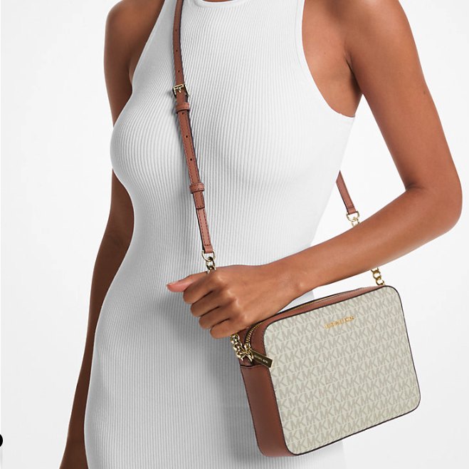 LordOfDiscounts's tweet photo. Michael Kors Crossbody Bag, now $47.20 via Michael Kors

⬇️ 82% Price Drop

🔗 - https://t.co/6WyzWSCRnD

⬇️Michael Kors Extra 20% Off Sale⬇️ 
🔗 - https://t.co/u3u9PRaHpK

#LRDeal | #AD @michaelkors #michaelkors #mkpartner https://t.co/ylCEOwQBlI