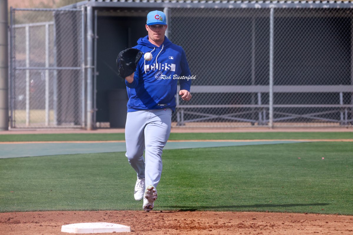 biest22's tweet image. Pitchers working on fielding and coverage drills is a rite of Spring Training! @Luke_L23 Jacob Webb @jordan_wicks99 @jaxonwiggins27 #Cubs #ST2026